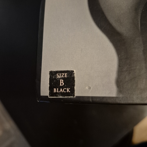 Victoria's Secret U-Plunge Backless Push-Up Bra - Picture 5 of 8